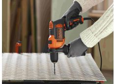 UDARNI VRTALNIK 710 W V KOVČKU Black & Decker BEH710K UDARNI VRTALNIK 710 W V KOVČKU Black & Decker BEH710K
