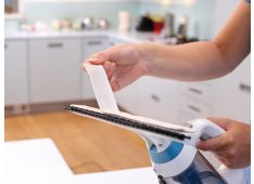 AKU ČISTILNIK ZA OKNA V SETUset z dodatnim ožjim gumastim nastavkom Black & Decker WW100K AKU ČISTILNIK ZA OKNA V SETUset z dodatnim ožjim gumastim nastavkom Black & Decker WW100K